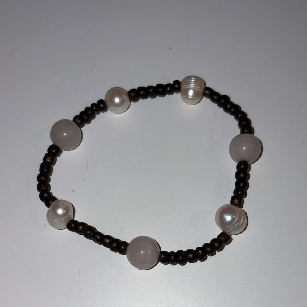 Elegant Pearl and Bead Bracelet